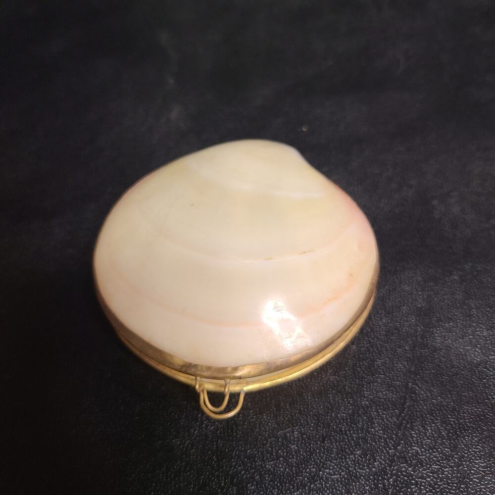 Clam shell metal rims, storage jewelry container